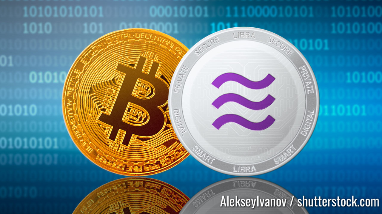 Libra- und Bitcoin-Münzen auf binärem Hintergrund; Facebook-Bibliotheken und Bitcoin-Kryptowährung